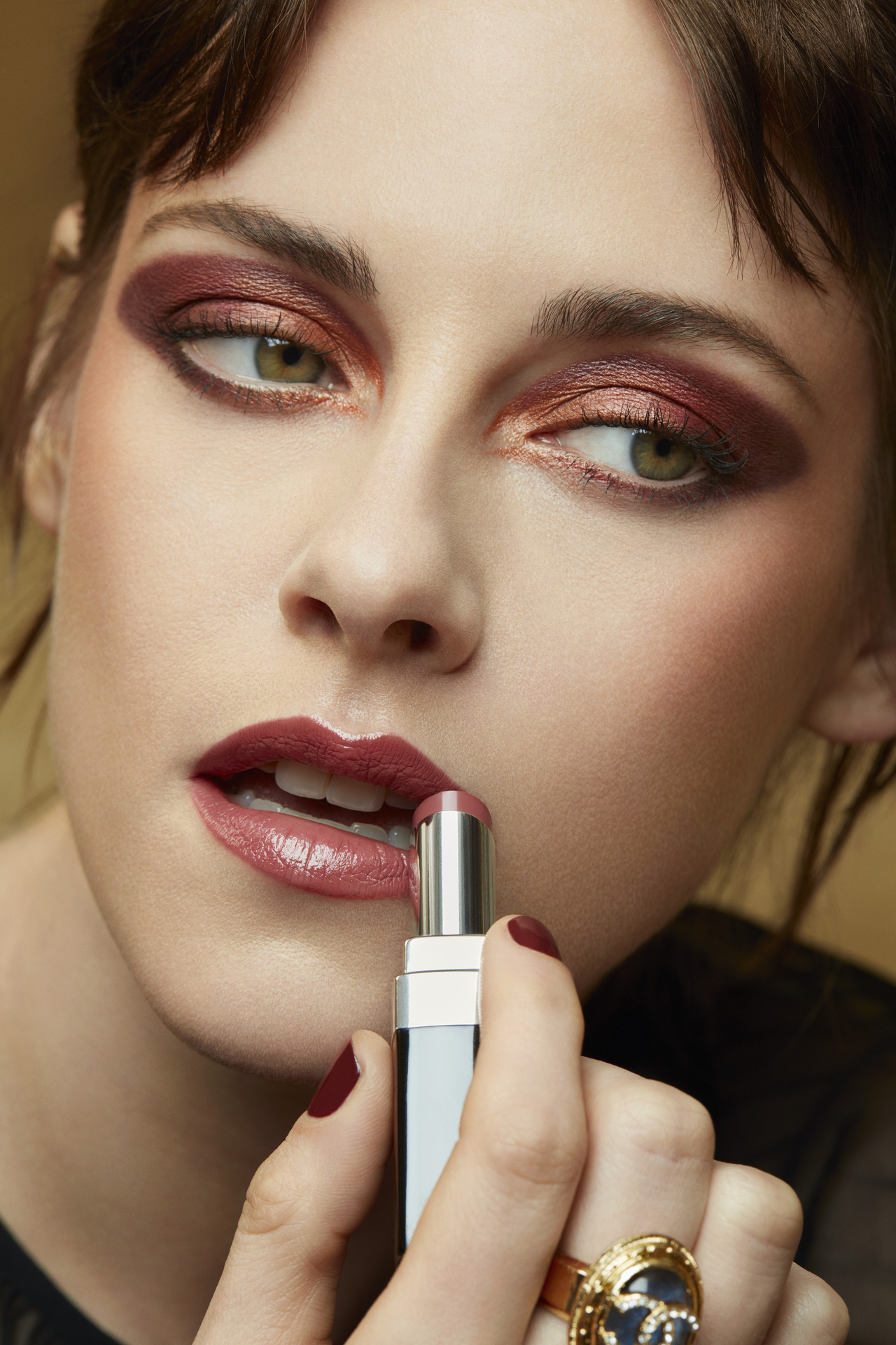 Discover Chanel's Fall-Winter 2023 Makeup & Nail Collection